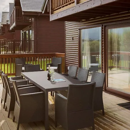 Skylark Sleeps 8 Private Hot Tub & Dogs Welcome Nr Padstow, Pool Bar & Watersports St Columb Major